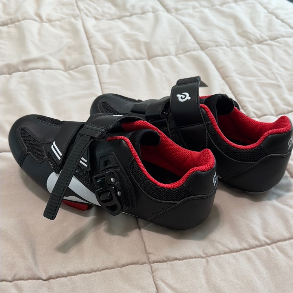 Peloton Size 37 (W5.5) Black and Red Cycling Shoes with Mesh Design